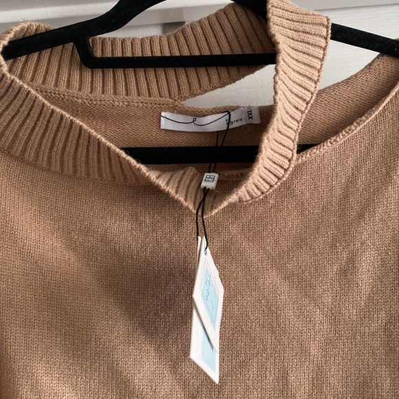 BYEGREIS | Asymmetrical Cutout Sweater - Picture 10 of 10